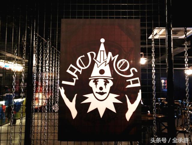 吃烧烤遇上路边歌唱,吃在承德