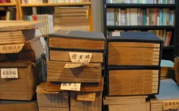 家里有这些书赶快扔掉,家里有旧书会造成什么影响