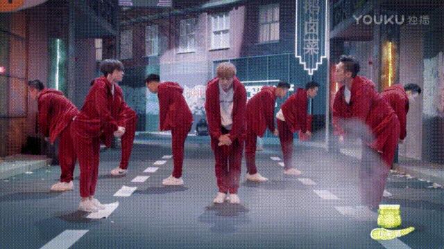 70后罗志祥80后韩庚90后黄子韬00后易烊千玺，这些细节却是相通的