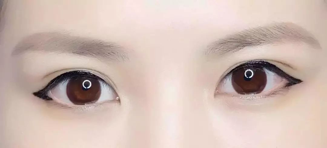 新手补妆一般用什么补,中途补妆视频教程