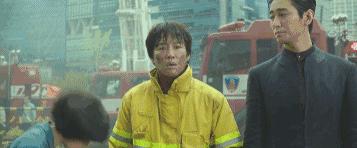 这部几乎把韩国人都赶到影院的巨片,我一手五颗星一手一颗星