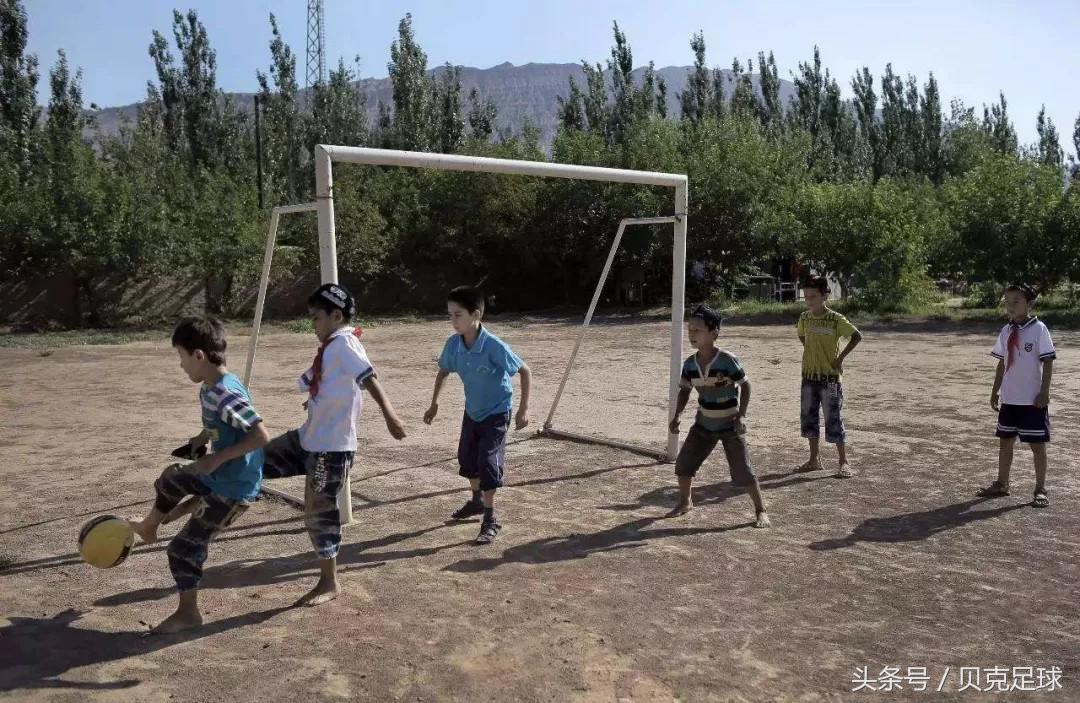 *疆新**女孩万里追梦，这里是片承载国足希望的足球沃土