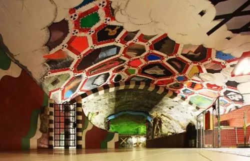 地铁外面广告是怎么弄的,地铁里你不要眨眼睛的广告