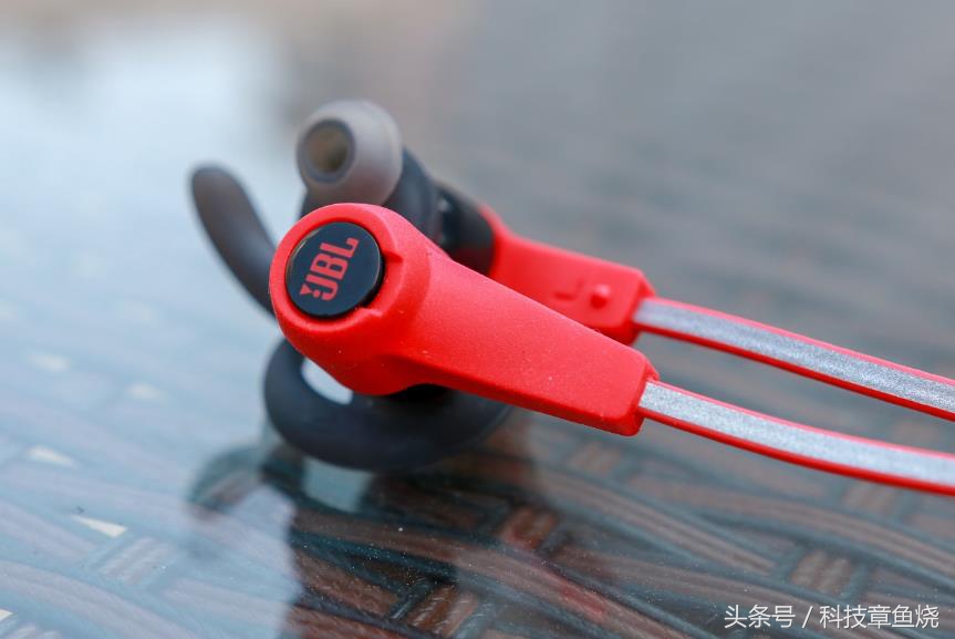 神仙打架！Bose与JBL这两个国际大牌的热门运动耳机谁更好一点？