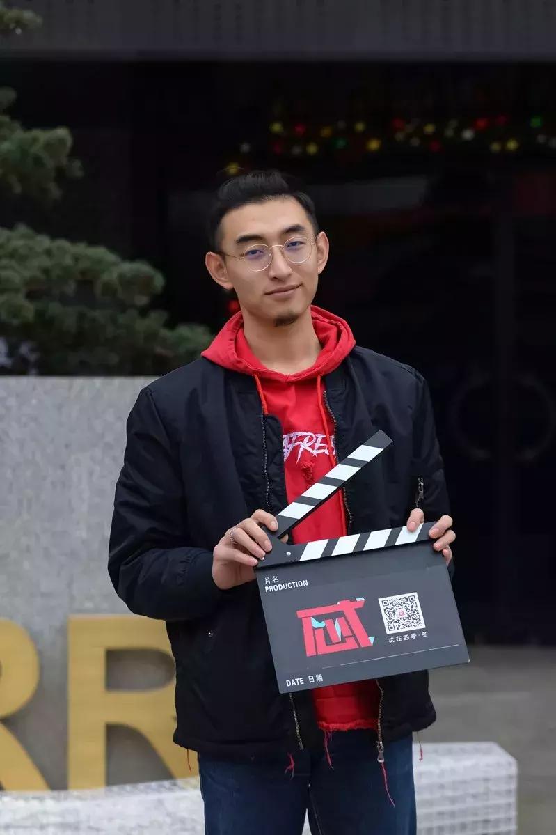 明星二姐张歆艺街拍,张歆艺红色波点裙伦敦街拍