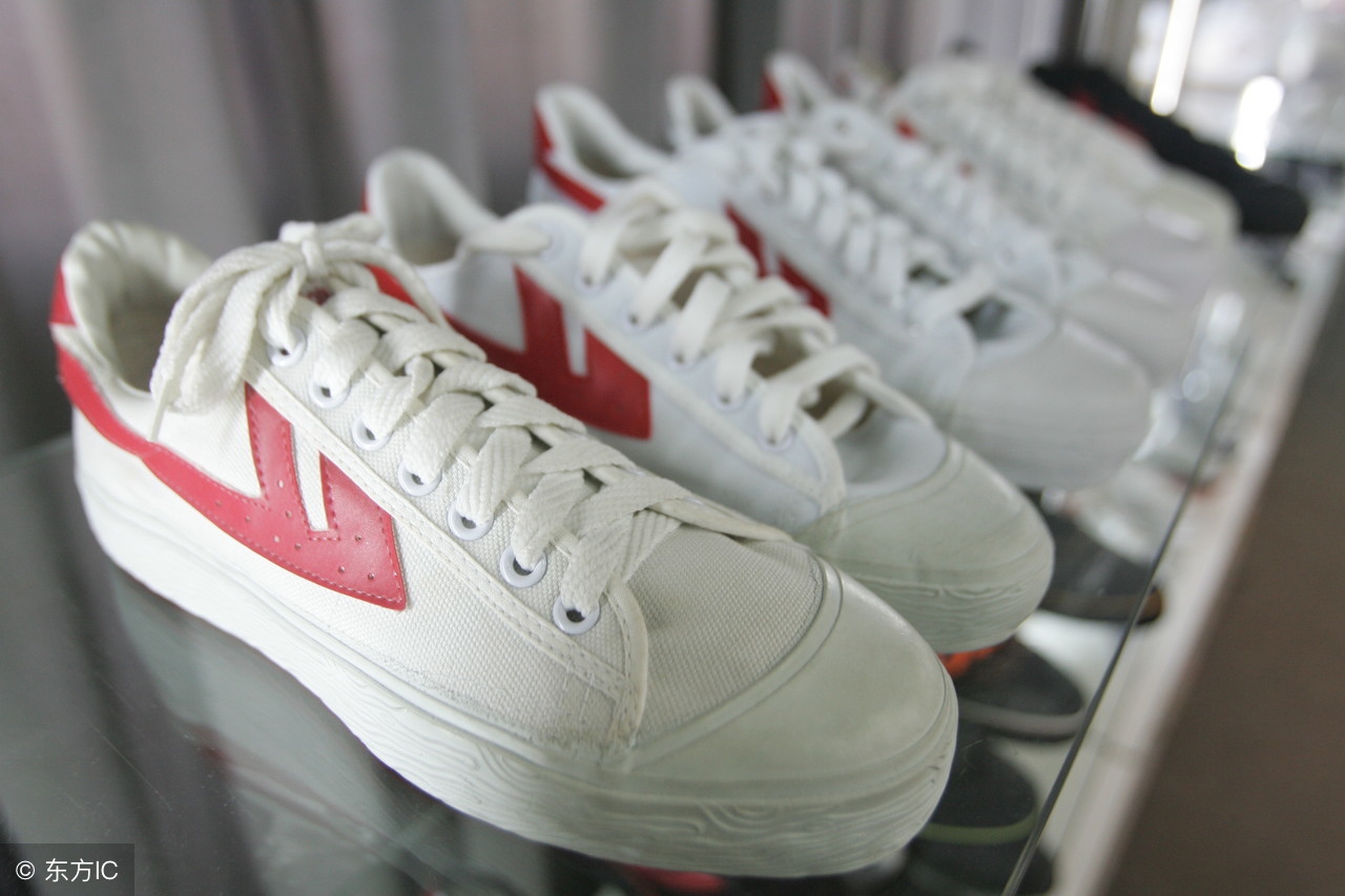 还记得你第一次打篮球穿的球鞋么,小时候穿的篮球鞋有哪些