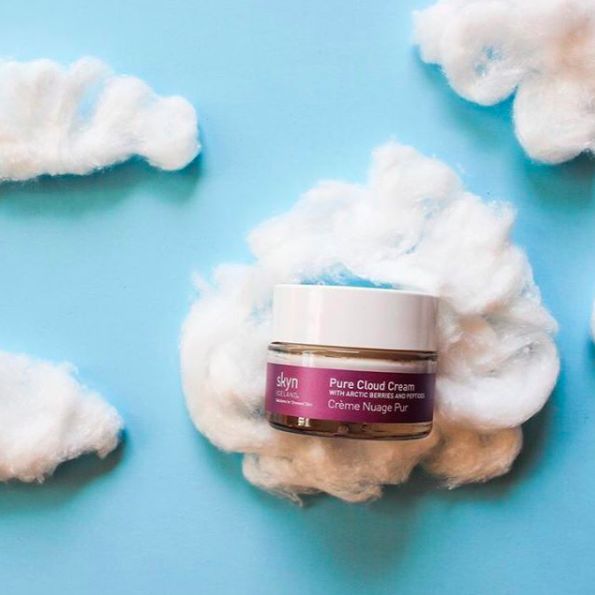 爆红网络靠一头绿发？让80万人沦陷的绝世美颜，竟是靠化妆台上的