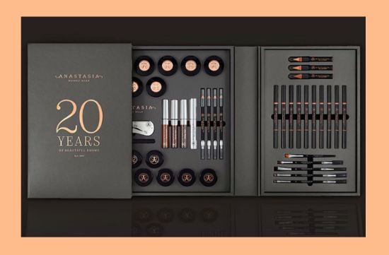 爆红网络靠一头绿发？让80万人沦陷的绝世美颜，竟是靠化妆台上的