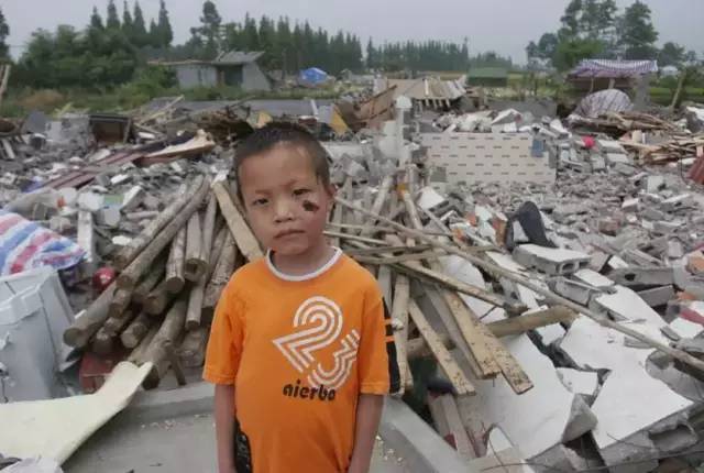 2008年5月12日汶川地震纪念图片,记汶川地震八周年作文