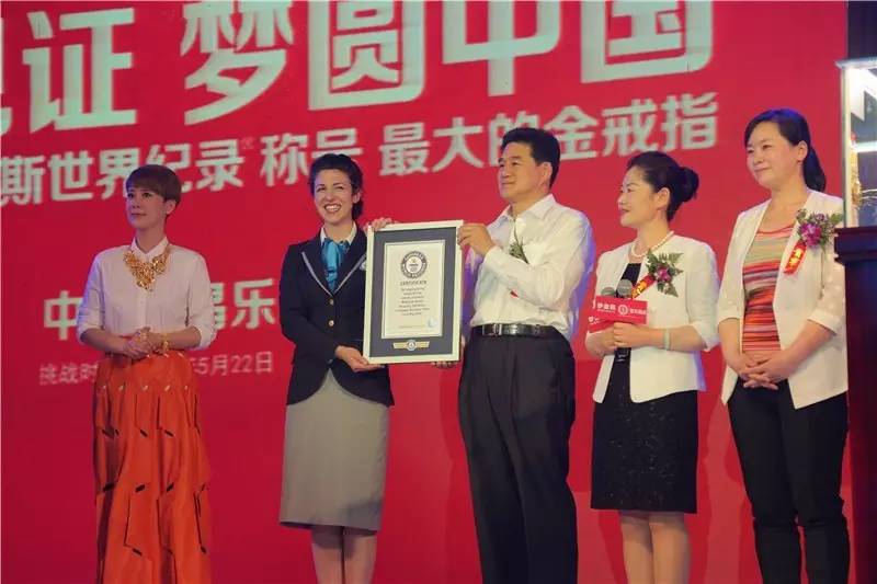 迪拜最大金戒指价值多少钱,世界最大最纯黄金戒指图片