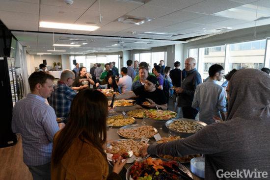 海滨景观，绿色环境，桌式足球机，带你探秘团购鼻祖Groupon全新的西雅图谷办公室