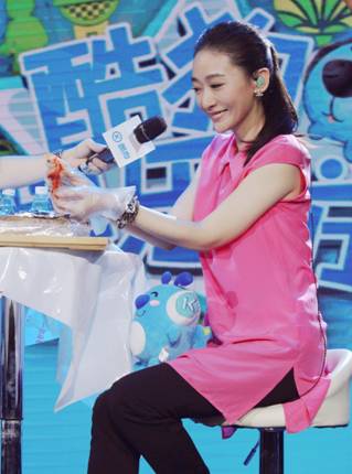 严艺丹吴奇隆视频,吴奇隆严艺丹步步惊心唱歌视频