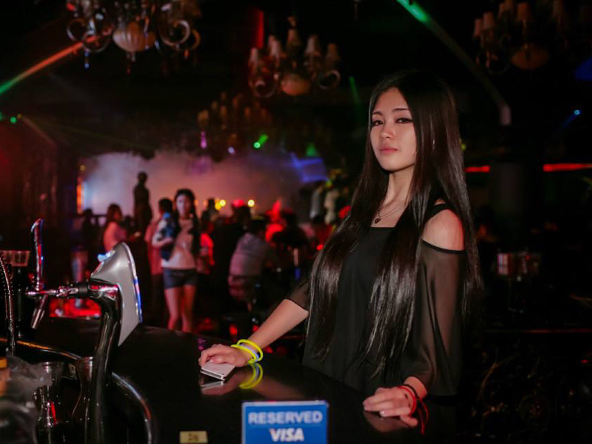 女朋友喜欢去夜店玩怎么办,女友喜欢去夜店怎么办