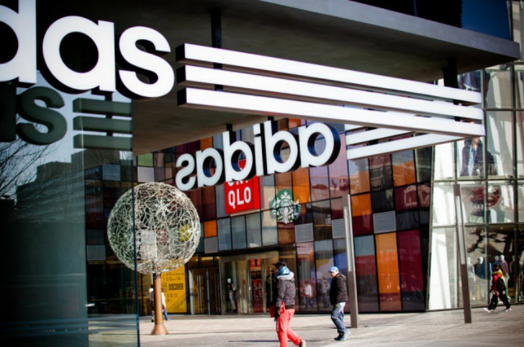 纯利暴跌90%，阿迪供应商危机触动整个行业！|鞋业头条3.5