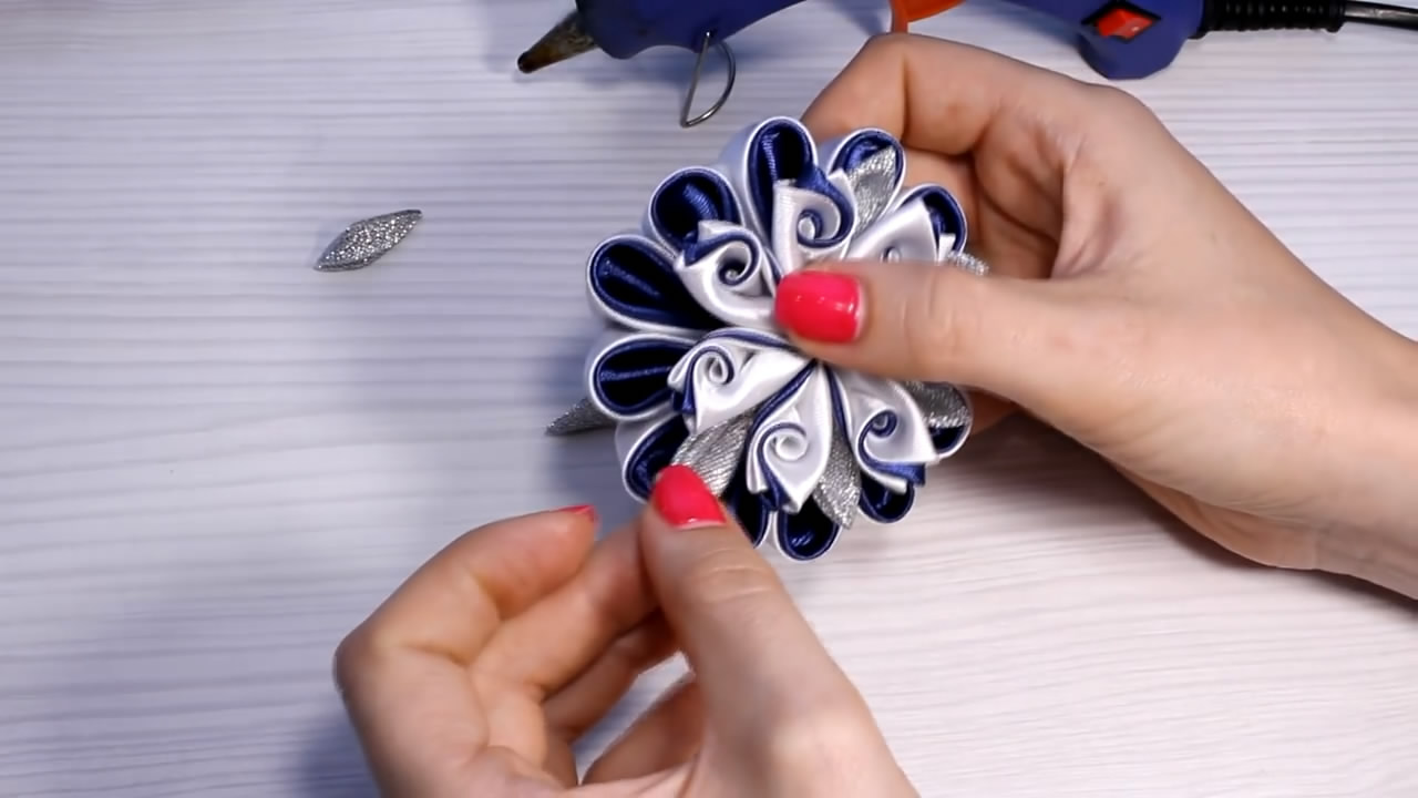 胸花布艺花朵高级,简单的布艺花朵制作教程