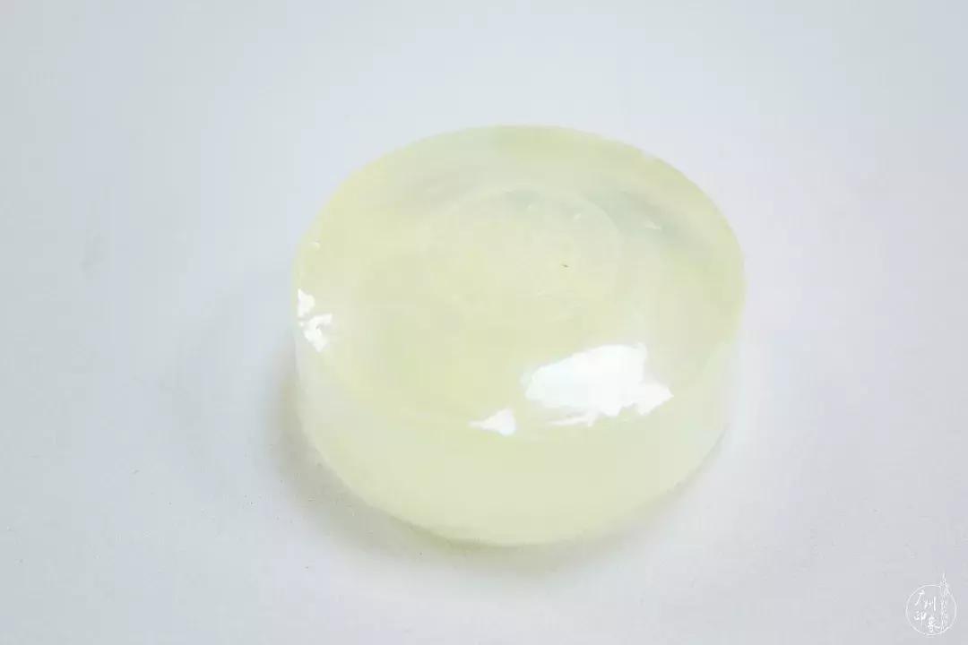 我们让4个直男猜化妆品，女生们哭晕在厕所！哈哈哈哈...