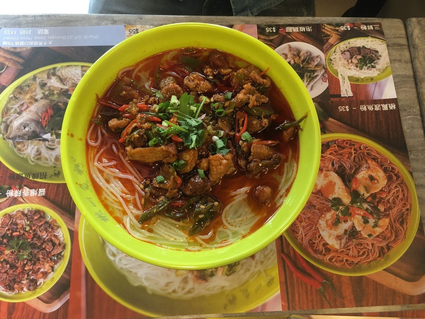 香港九龙城开了家郴州栖凤渡鱼粉店