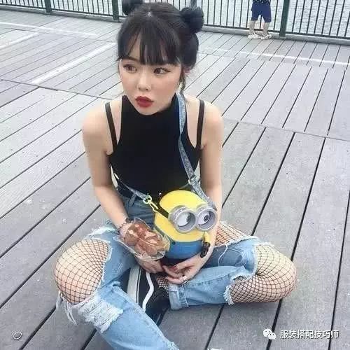 宽松服装拍照怎么摆姿势更自然,女生衣服穿搭拍照怎么摆pose