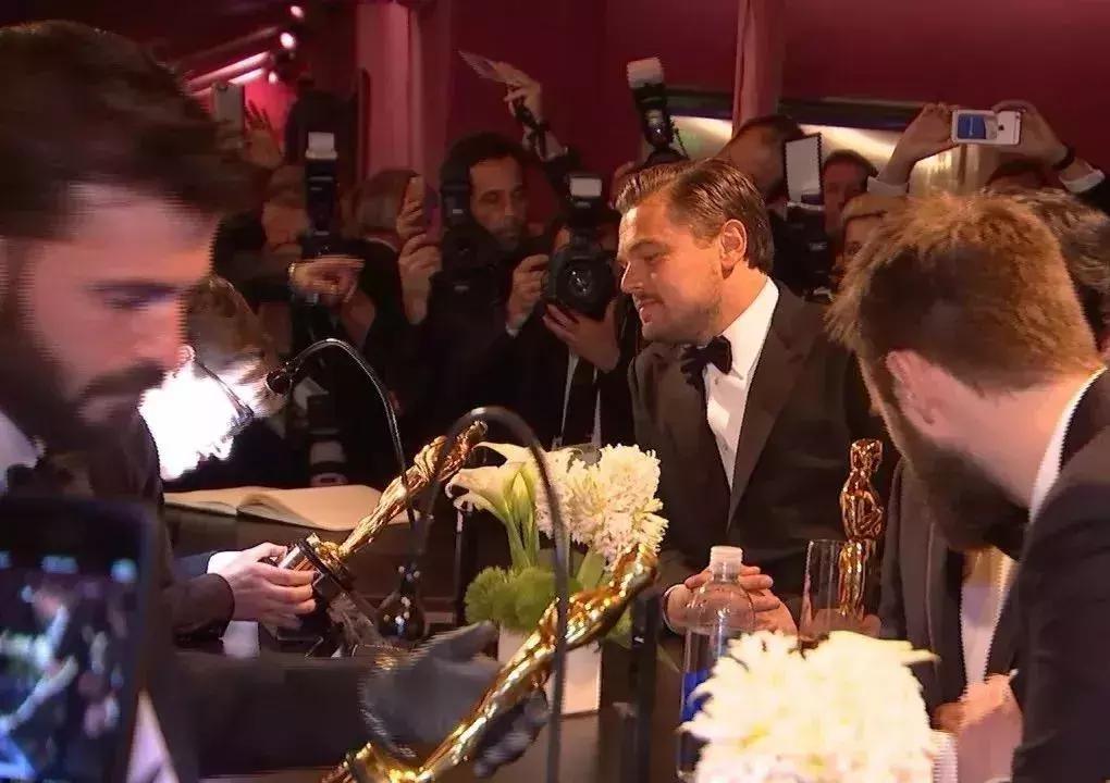 狂欢：当小金人遇上12000杯香槟