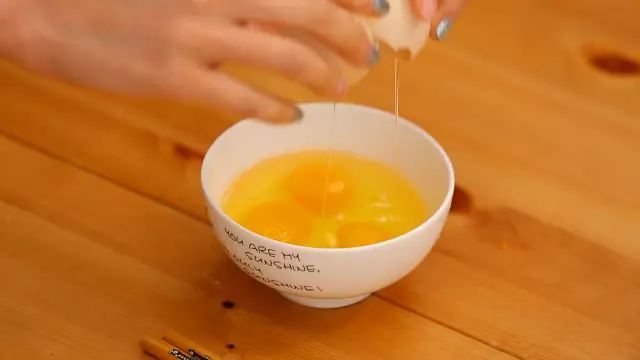 秋葵鸡蛋宝宝早餐,秋葵鸡蛋卷的做法宝宝