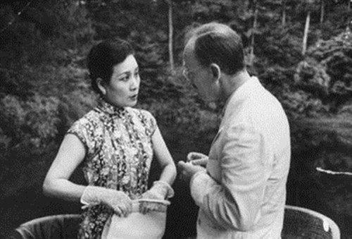 张学良去世宋美龄送了几个字,张学良去世后宋美龄送了哪六个字