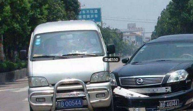 1个车牌顶1辆超跑，看见这些车牌最好绕着走，因为车主不是简单人