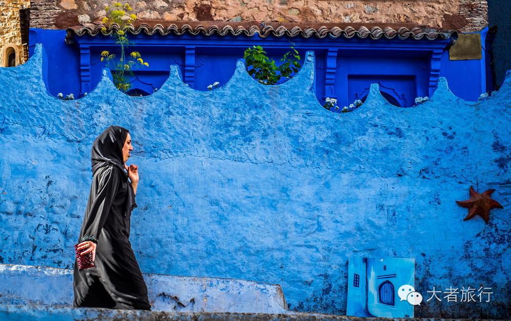 摩洛哥蓝是孔雀蓝吗,有一种蓝叫巴黎蓝