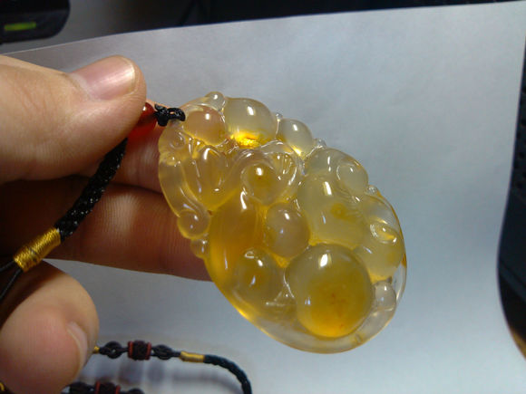 女人是水做的,玉石也会缺水快看看你戴着的女人吧!藏友必看!