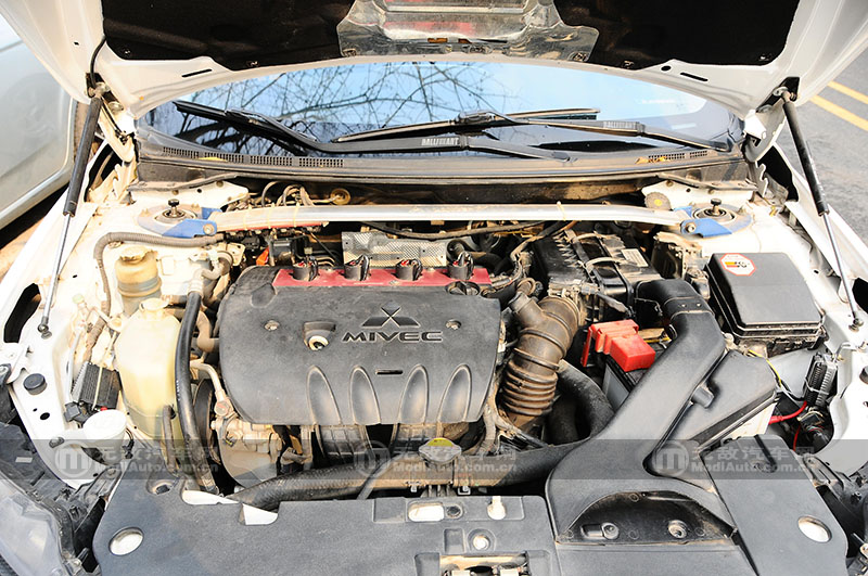 穿梭于繁华都市演绎着专属的姿态翼神