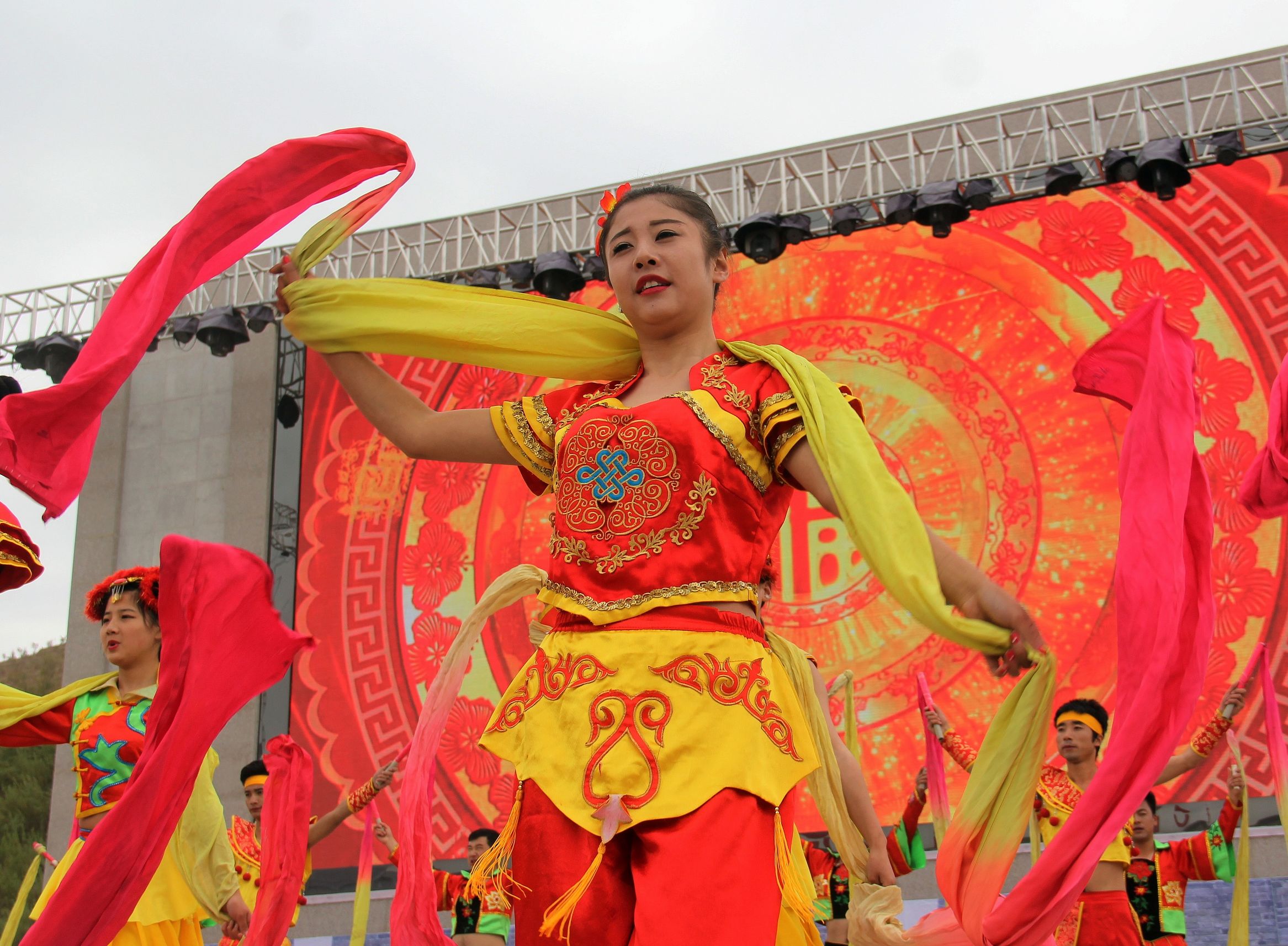 昔日丝绸路驼队阵阵显繁荣今朝OTO再起风云闹汉唐