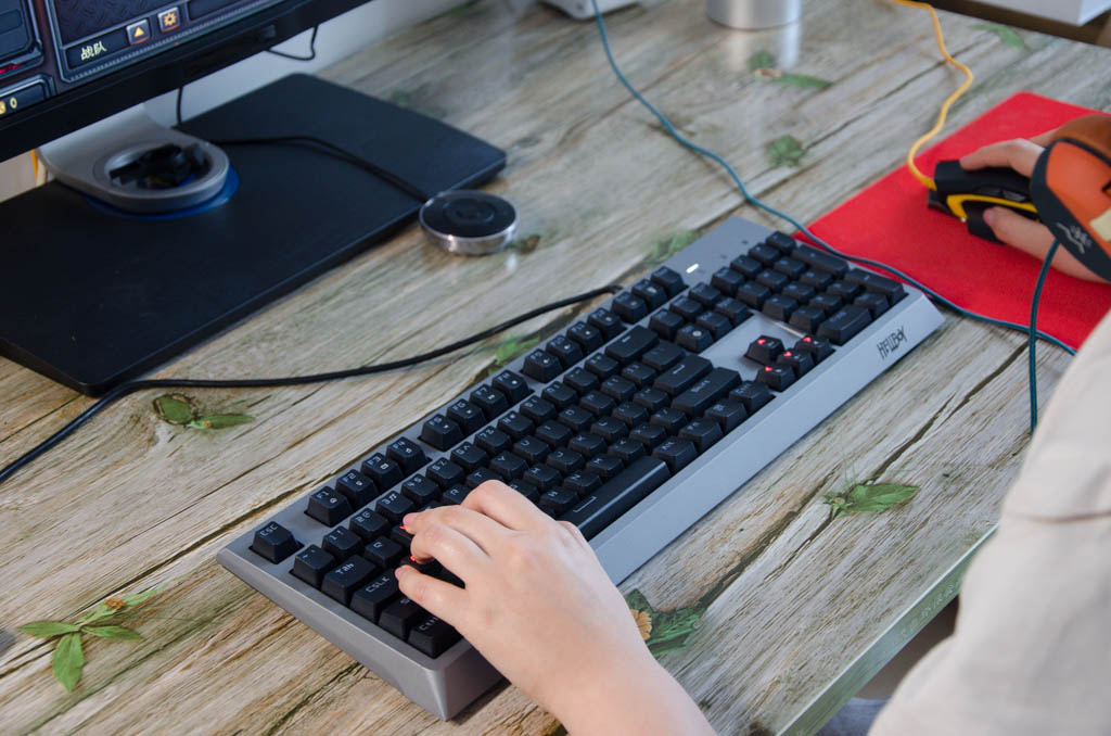 红轴机械键盘和普通键盘区别,机械键盘和机械轴键盘