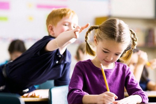 多动症频繁眨眼该怎么办,孩子频繁眨眼需要怎么干预