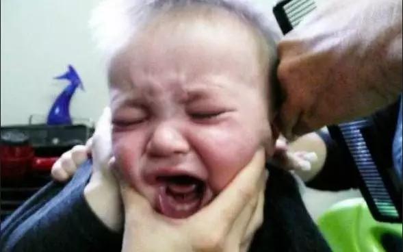 防止小孩剪头发哭闹神器,孩子害怕剪头发哭闹怎么办
