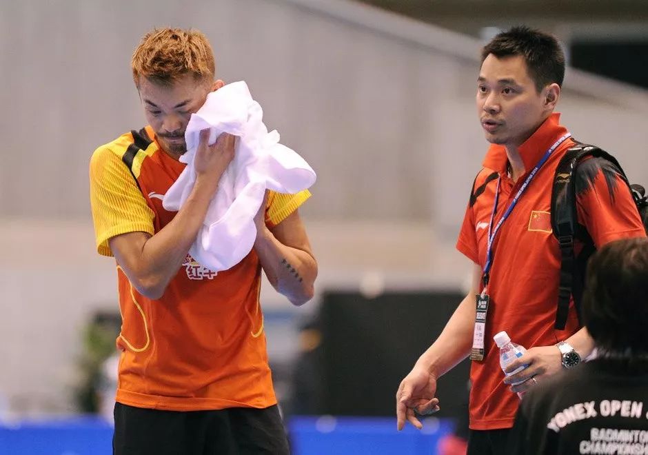 羽毛球的打球技巧和方法,羽毛球一前一后多球训练