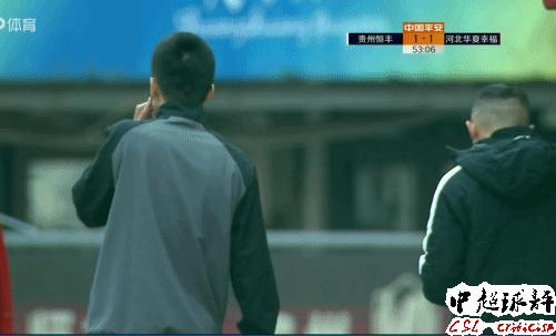 中超再现奇葩视频裁判都被逗笑了,中超奇葩一幕护球