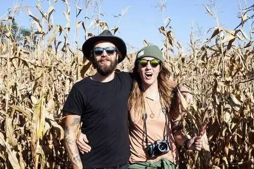 半个世纪前的铁皮箱，打开一个陌生人的罗曼史