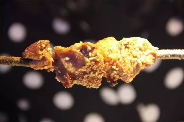 这家小馆子菜单上居然有奥数题！跑去求虐的吃货还不少！