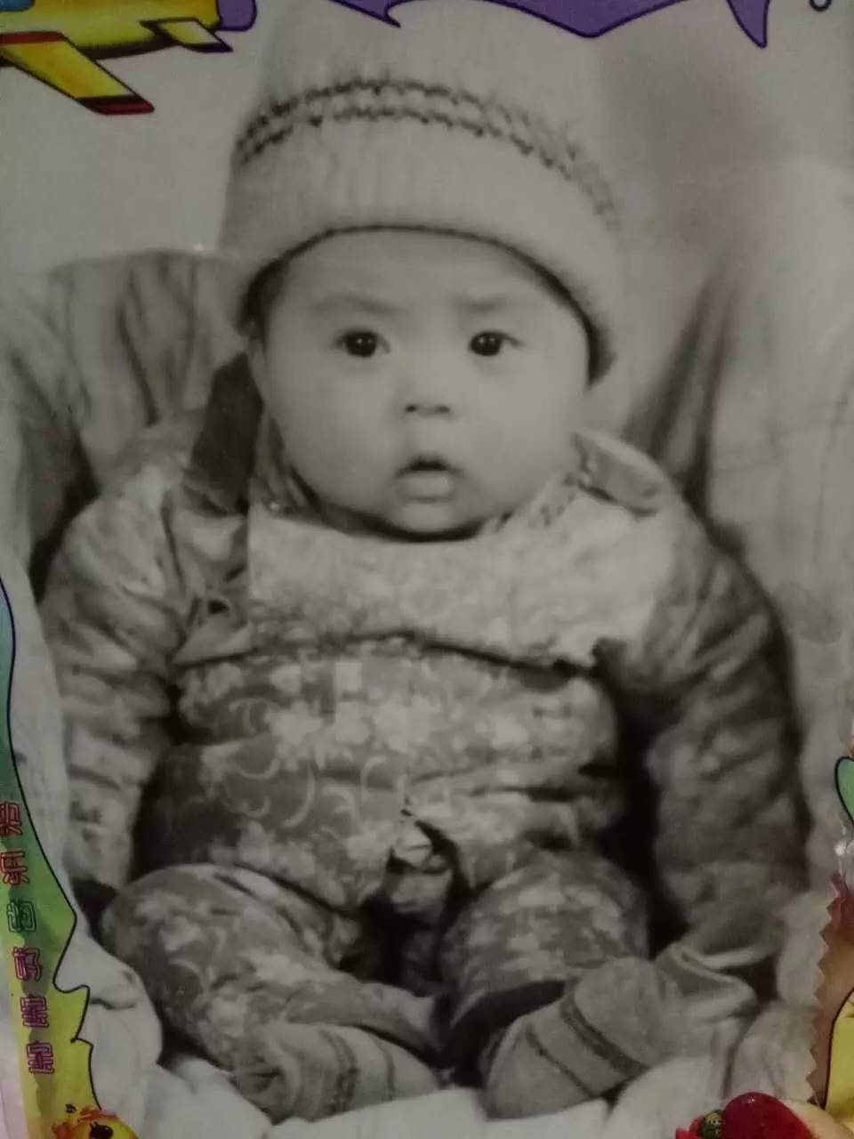 据说小时候都会有一张照片，让你紧张得尿了