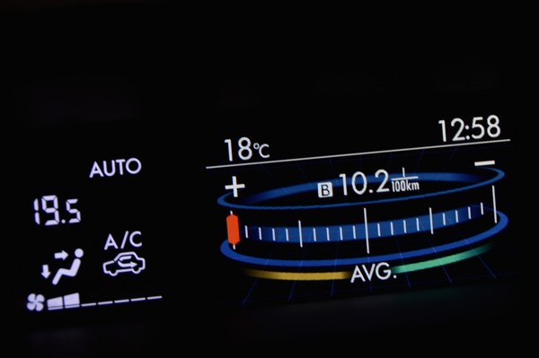 自成一派原创视频,2016款2.0斯巴鲁森林人评测