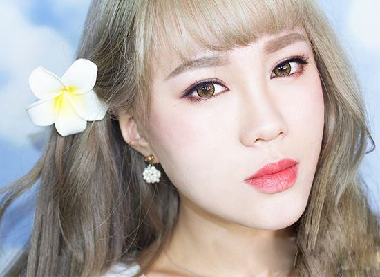 锦鲤盘眼妆教程夏季,眼妆教程干净高级粉色亮晶晶妆容