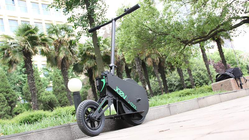 站着开车也很酷即酷立行电动车全体验