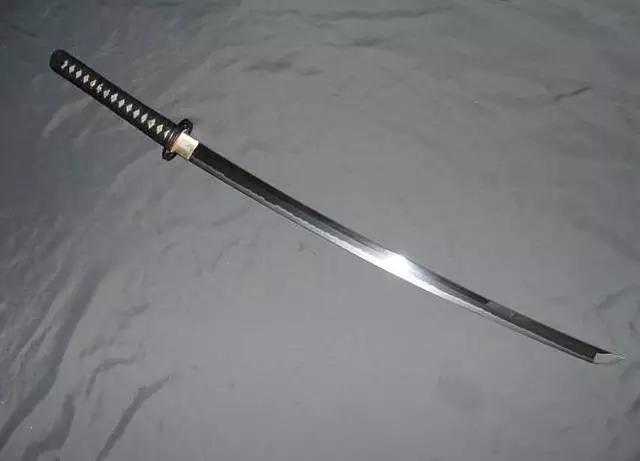 竹子做的锋利无比的武士刀,竹子制作武士刀