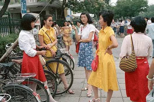 余文乐算毛线！我们的爸妈才是当年的“潮人”！