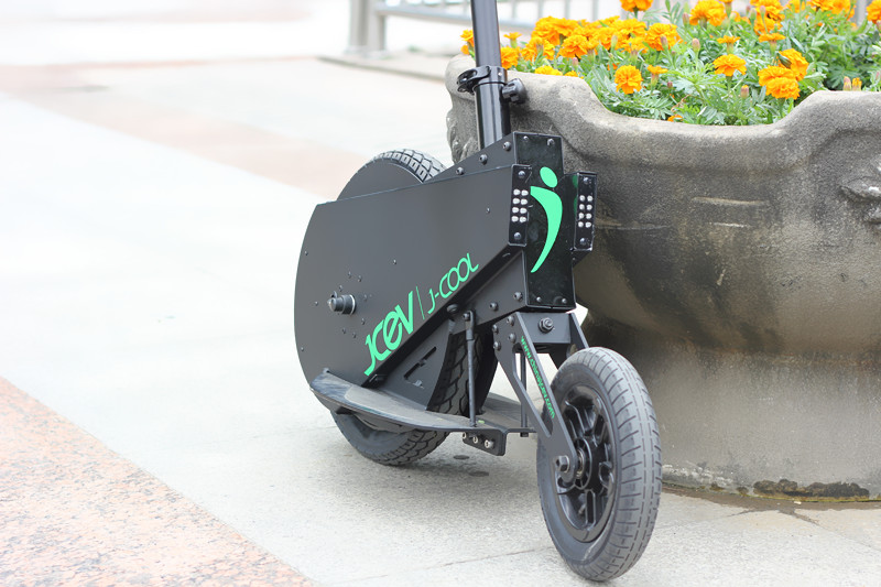 站着开车也很酷即酷立行电动车全体验