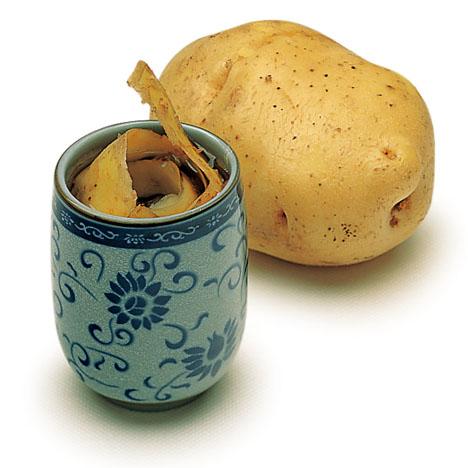 土豆皮不要扔了教你一个处理方法,土豆皮不要扔用来养花