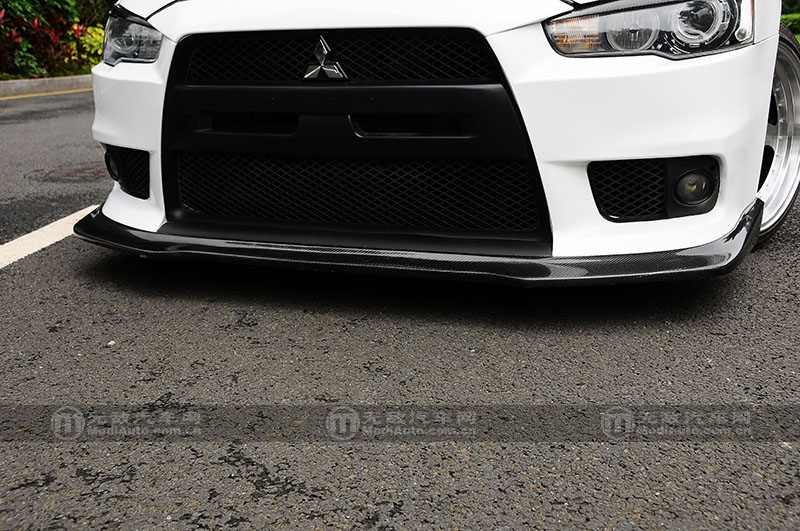 穿梭于繁华都市演绎着专属的姿态翼神