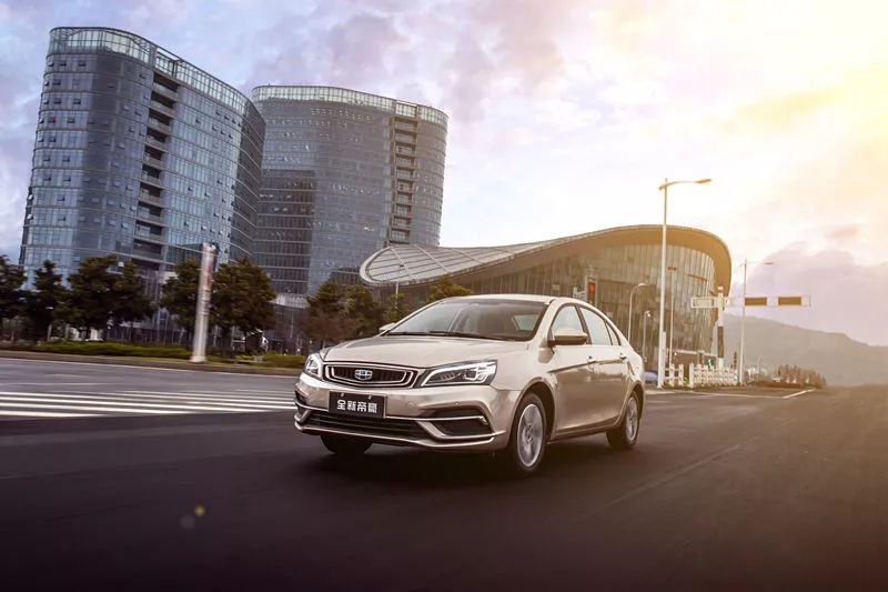 试驾吉利帝豪玩家版低配多少钱,2017款吉利帝豪试驾新车评