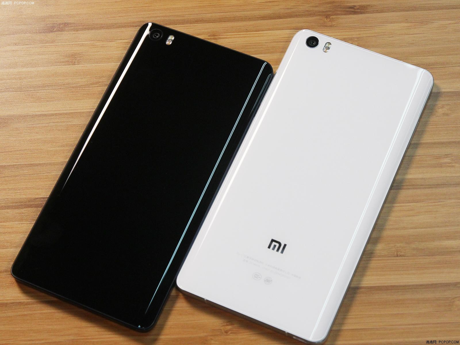 论颜值和手感！苹果三星华为魅族小米的旗舰机谁更值得入手？