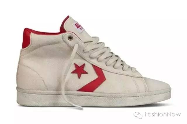 他的女朋友很多，但挚爱一直没变过