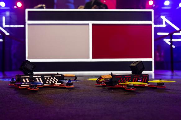 tommyhilfiger汉密尔顿奔驰,tommyhilfiger梅赛德斯